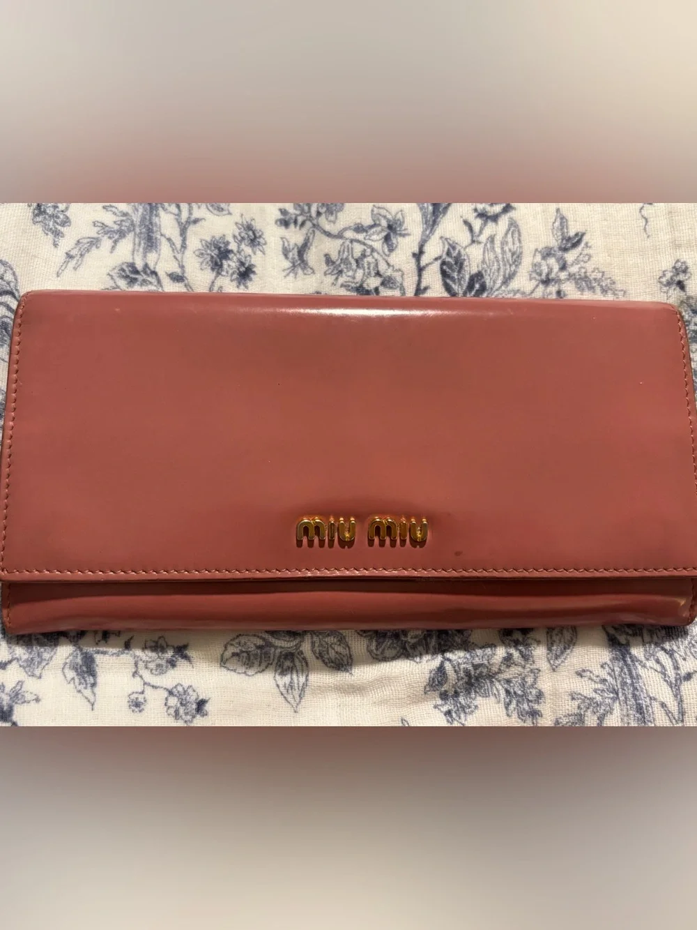 ✨Live Show Listing✨ Miu Miu Patent Wallet - Picture 1 of 1